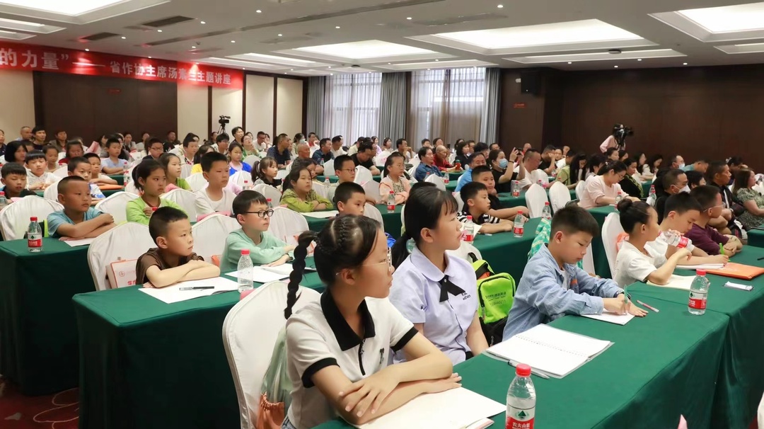 省作协主席汤素兰“文学的力量”专题讲座走进桑植
