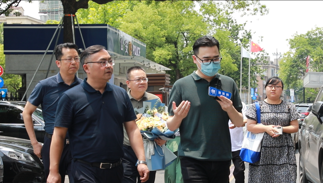 桑植县领导看望慰问救人小伙子彭清林