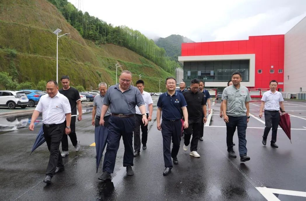 解放思想开视野 学以致用促发展—曹飞率队赴农夫山泉浙江千岛湖生产基地考察