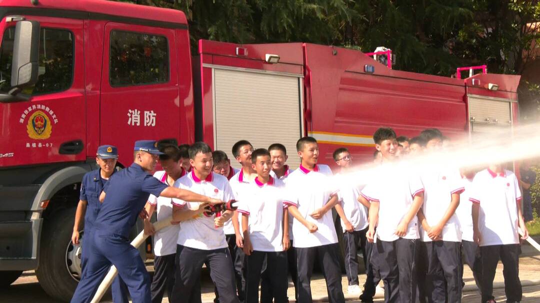县消防救援大队：消防知识进军训  安全教育助成长