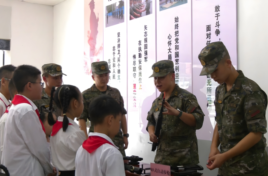 “八一”前夕 武警部队举办军营开放日活动