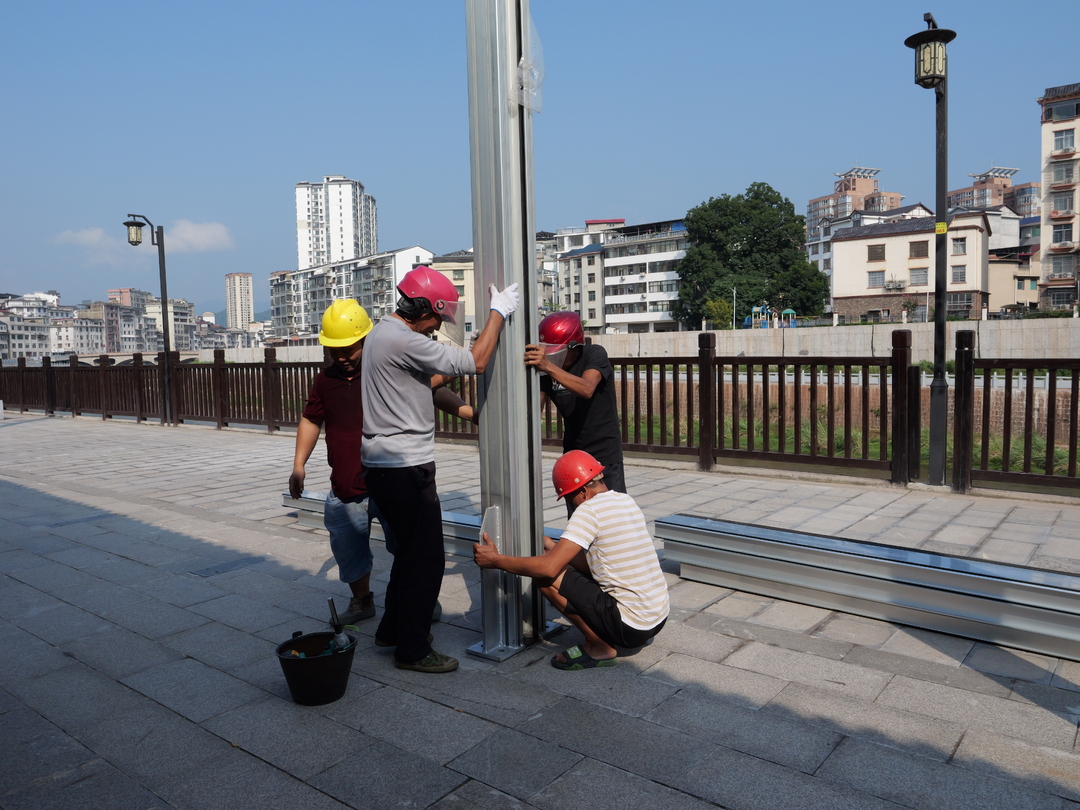 主城区沿河步道部分路段防洪挡板试装