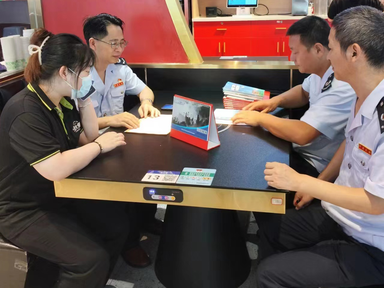 打好发展“六仗” | 桑植县税务局开展“个体工商户服务月”走访活动