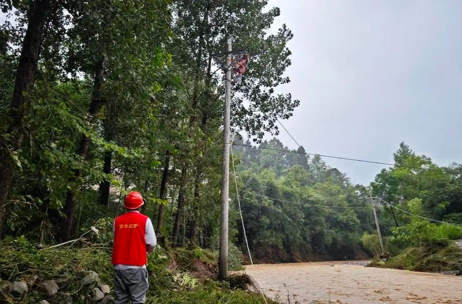 国网桑植县供电公司：特大暴雨突袭 全力抢修保供电