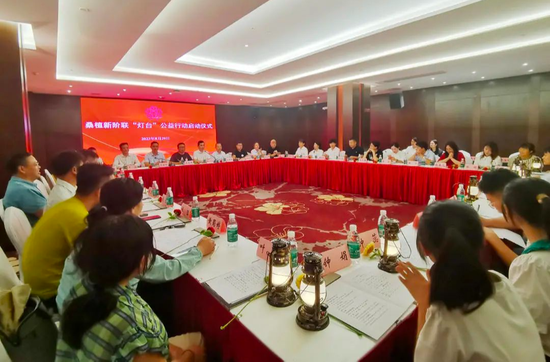 县新阶联“灯台”助学公益行动启动