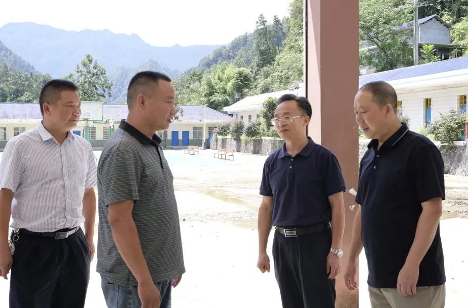 杨绍武到沙塔坪乡开展查灾巡林工作
