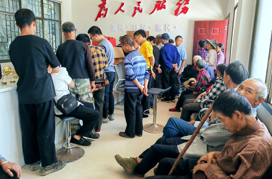 人潮溪镇新华村：开展“情暖桑植•关爱老人”公益摄影活动