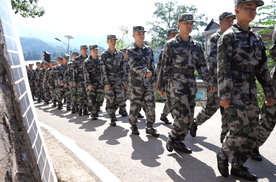 县人武部组织预定新兵开展役前教育活动