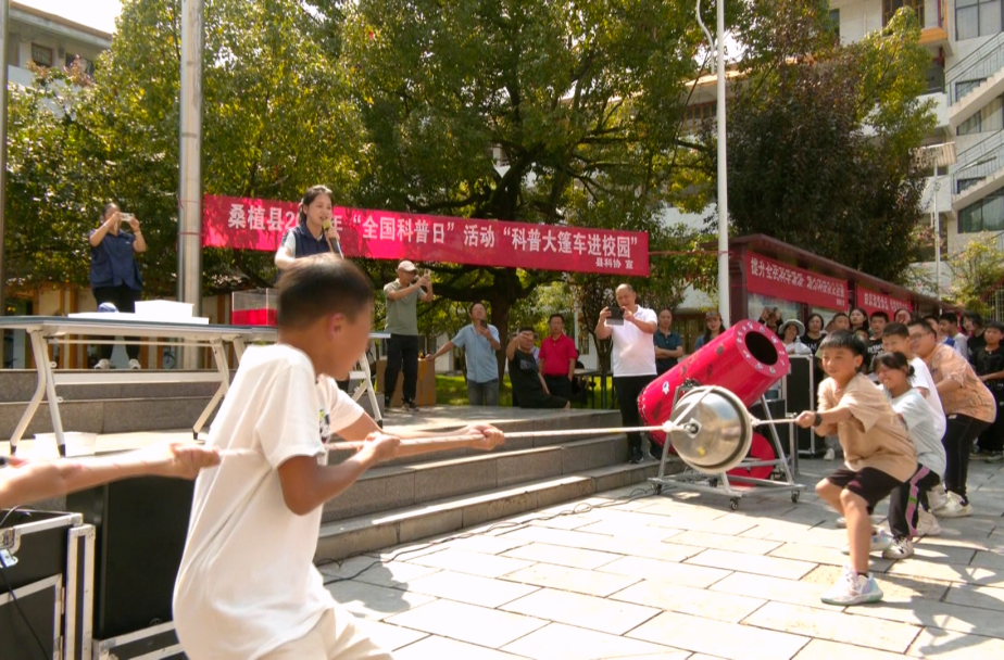 “科普进校园”活动走进桑植县第四中学