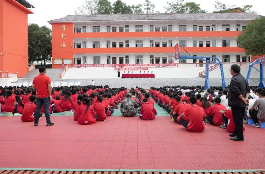 洪家关白族乡开展禁毒、反电诈宣传进校园活动