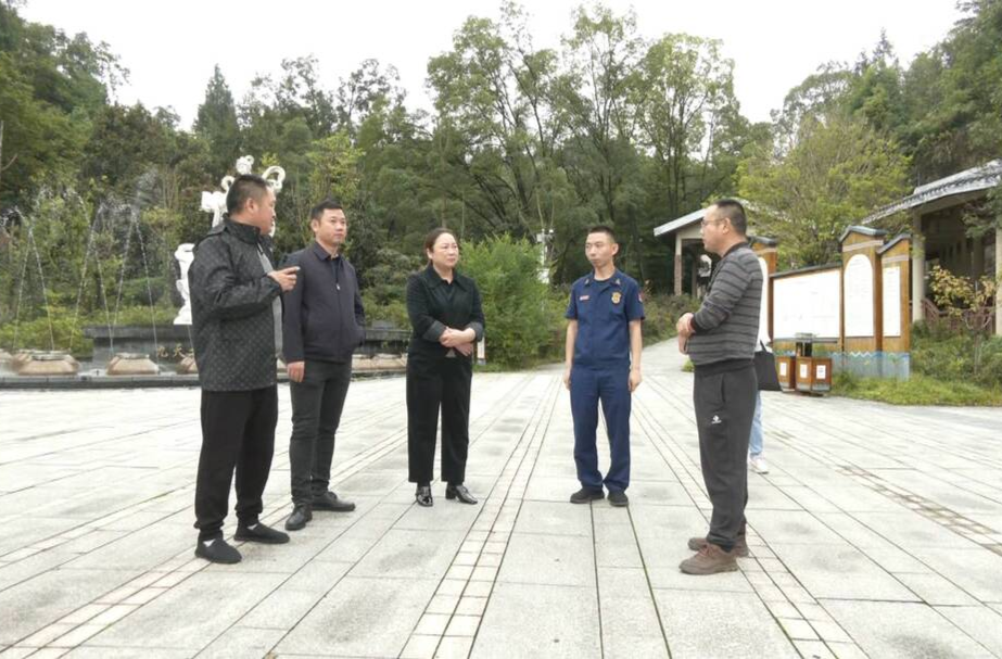 龚召君带队开展节前旅游行业安全生产检查工作