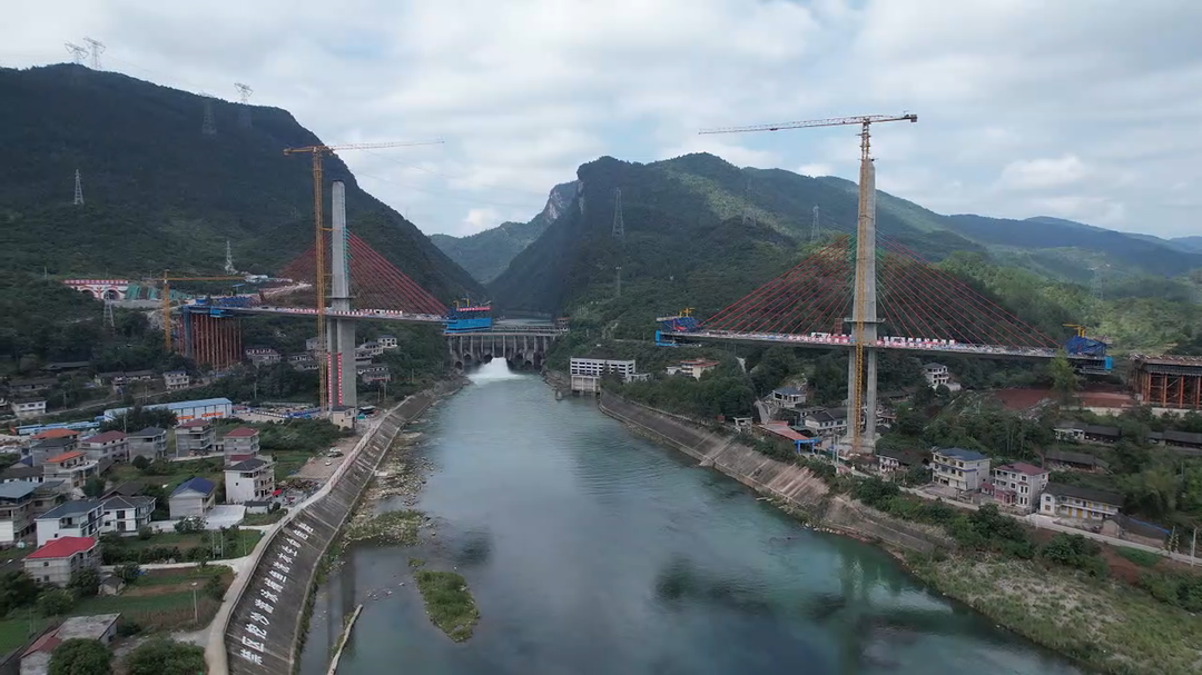 假期我在岗 | 贺龙特大桥建设者：坚守就是献给祖国母亲最好的礼物