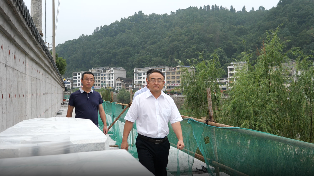 双节期间，梁高武调研检查项目建设、市场保供、值班值守工作