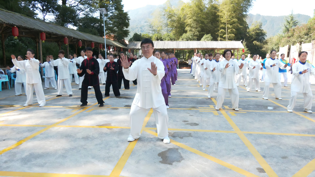 乡村太极拳展演走进浸峪村