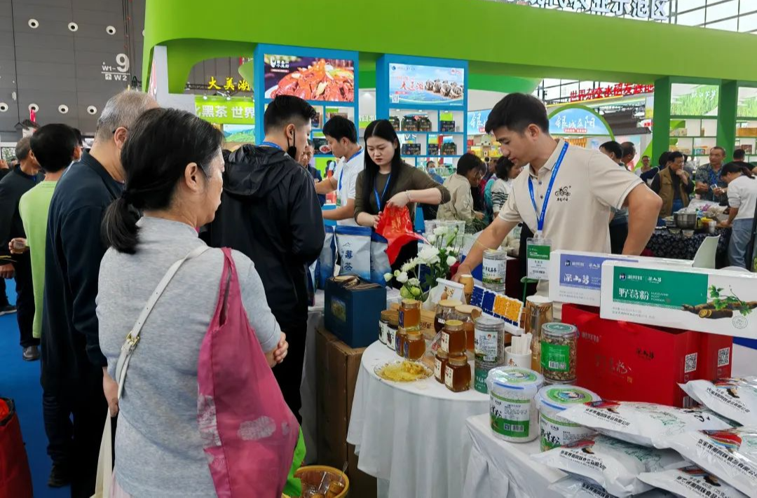 桑植在农博会成交500万余元