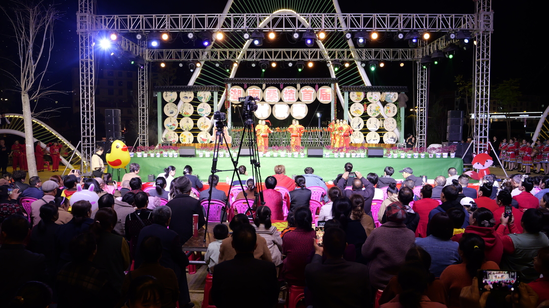 桑植首届村歌赛县级PK赛在马桑树公园开赛