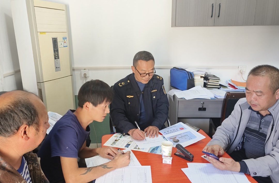 瑞塔铺市场监督管理所：优化营商环境  营业执照“上门办”