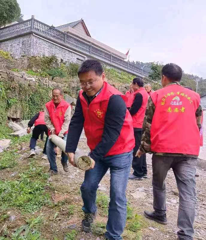 龙潭坪镇：“利剑”行动聚群力 美丽乡村提“颜”增“质”
