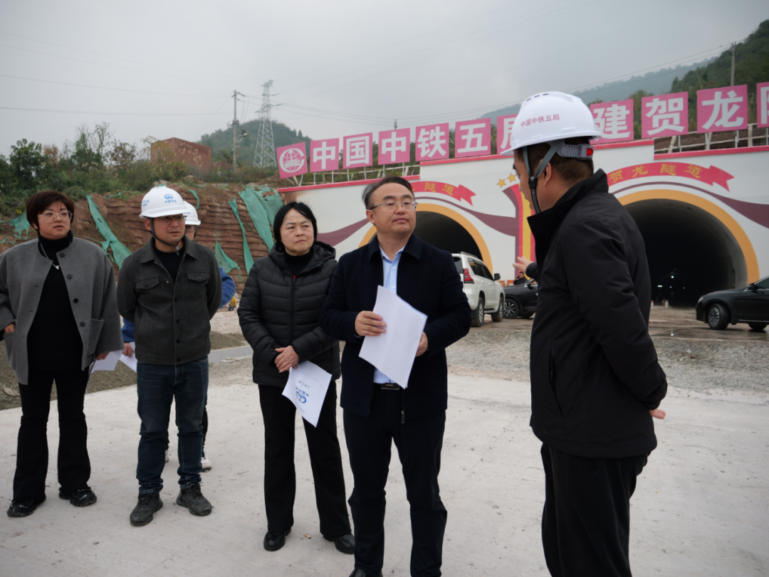 梁高武调研重点项目建设和乡村振兴工作
