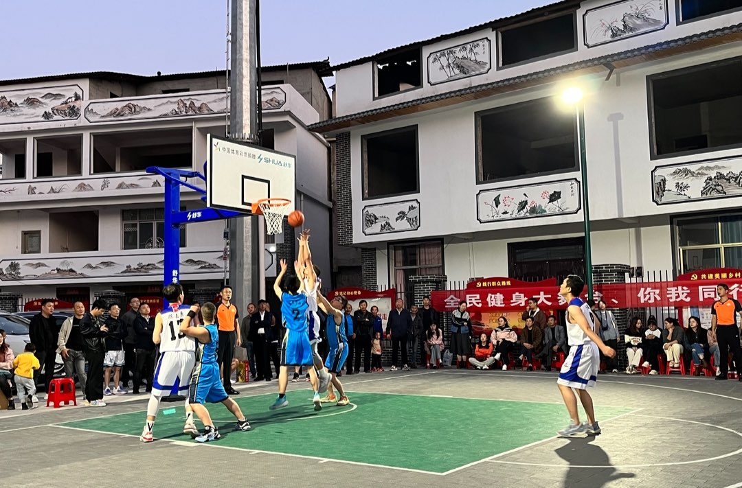 桑植“深保杯”村BA男子篮球乡镇邀请赛火热开赛