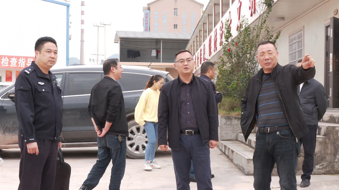 桑植县检查全县治超重点源头企业问题整改落实情况