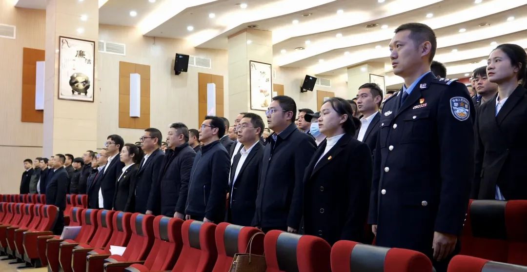 桑植县第十八届人民政府第四次全体会议召开