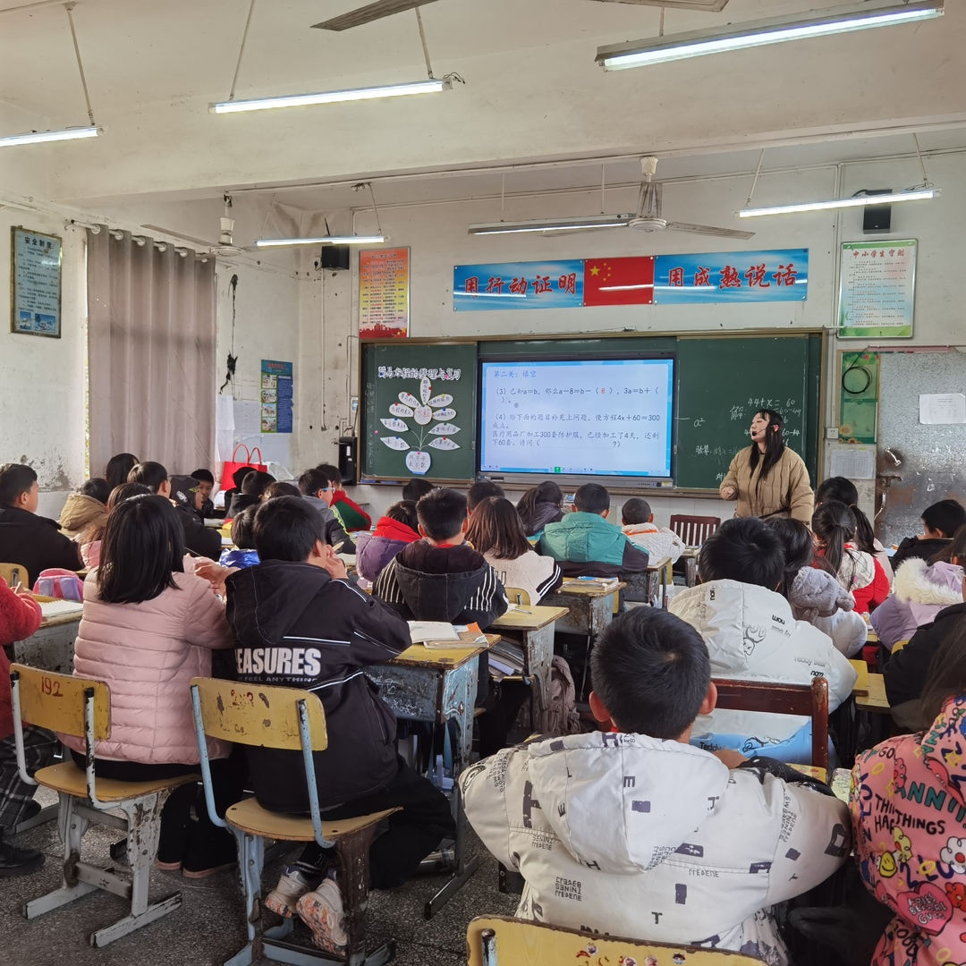 桑植县小学数学青蓝工程线下指导活动走进凉水口小学