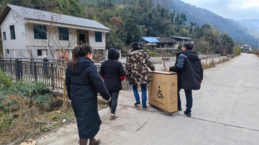 县委编办、县移动公司：倾情帮扶暖民心