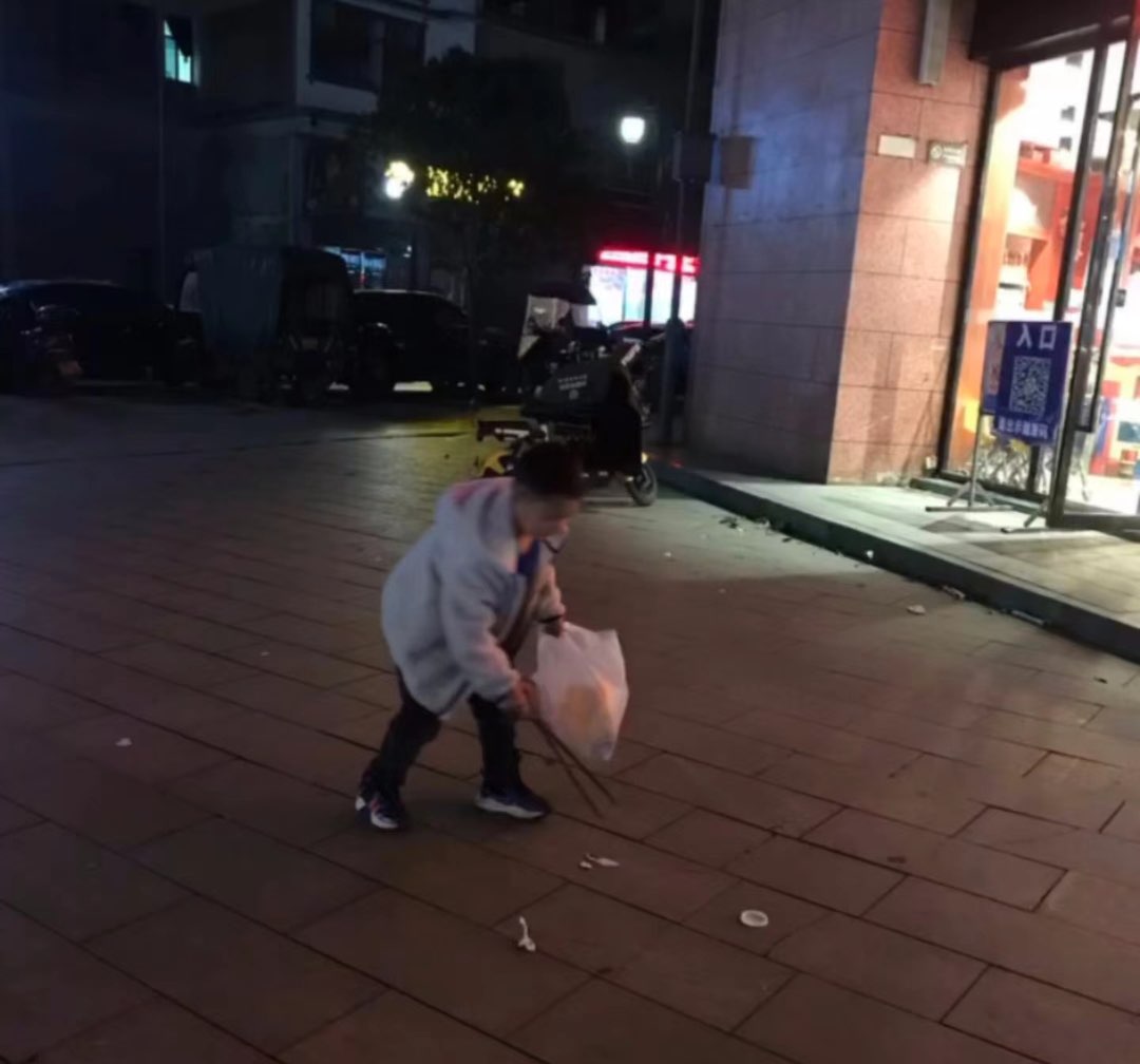 桑植县党政机关幼儿园：可爱萌娃学雷锋，争做时代好儿童