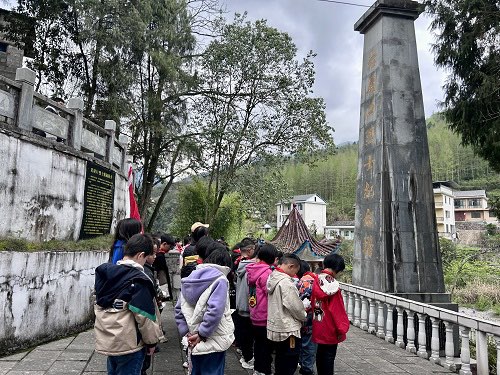 岩屋口小学：缅怀革命先烈 传承红色精神