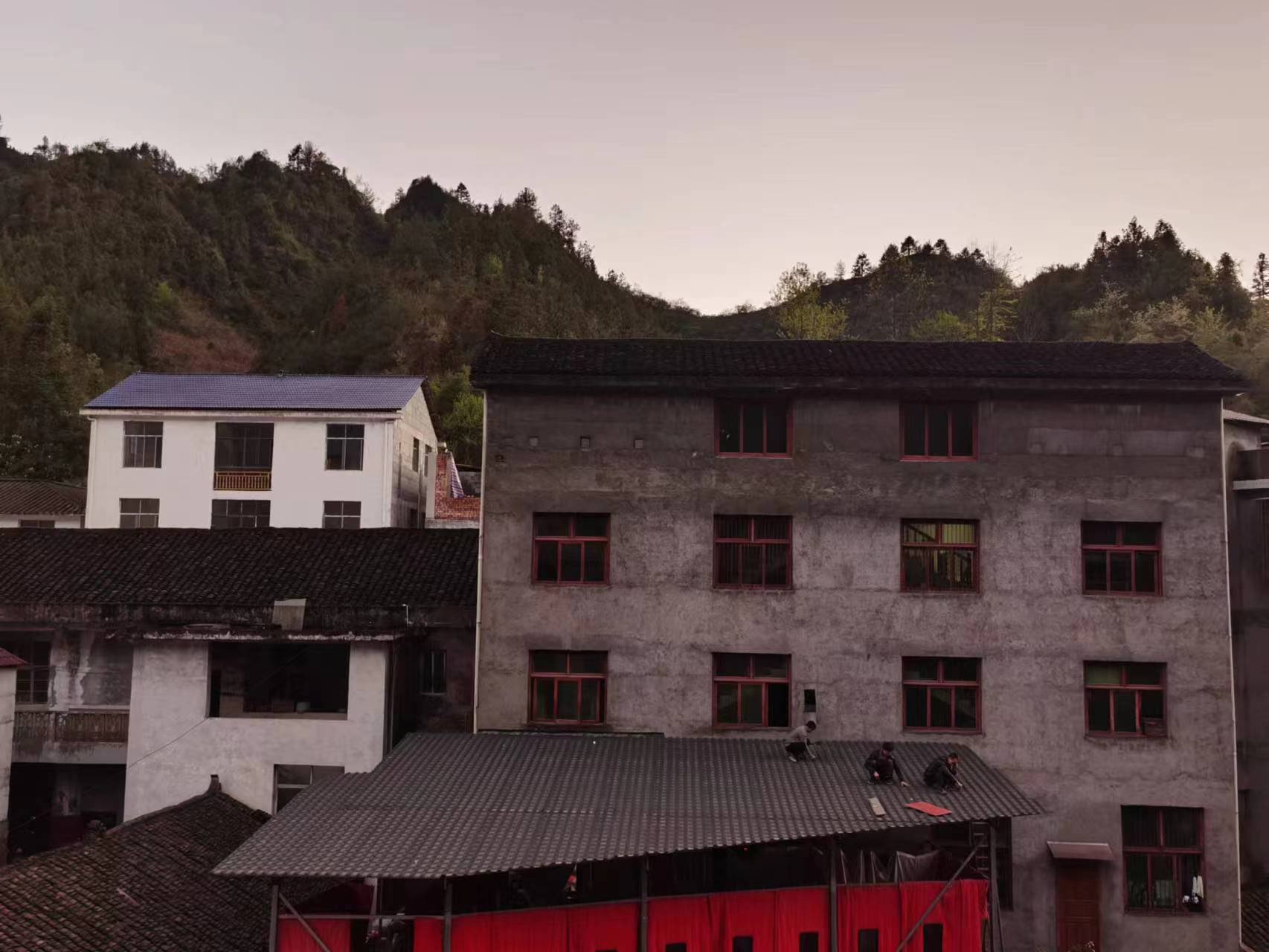 上河溪乡：控违不松懈 治违不手软