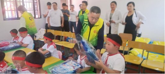市纪委监委到桑植县马合口白族乡开展“巾帼志愿行”活动