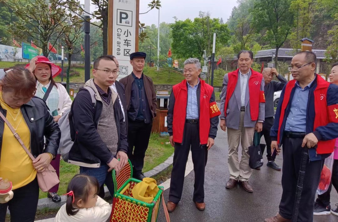 九天洞美景迎游人 桑植银发志愿服务暖客心