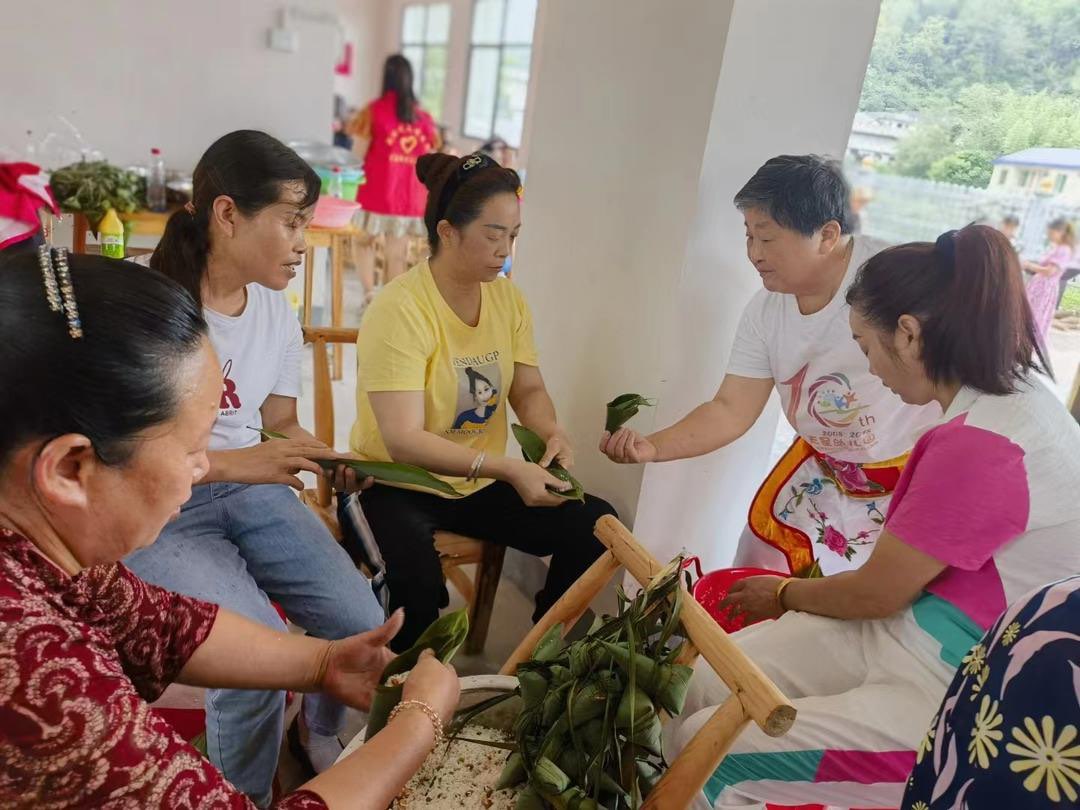 芙蓉桥村：粽叶飘香迎端午 搬迁群众心里暖