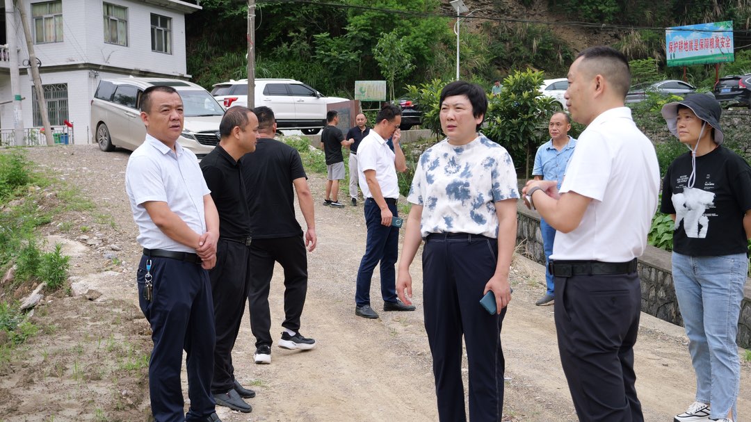 张家界市烟办来桑调研烟叶产业
