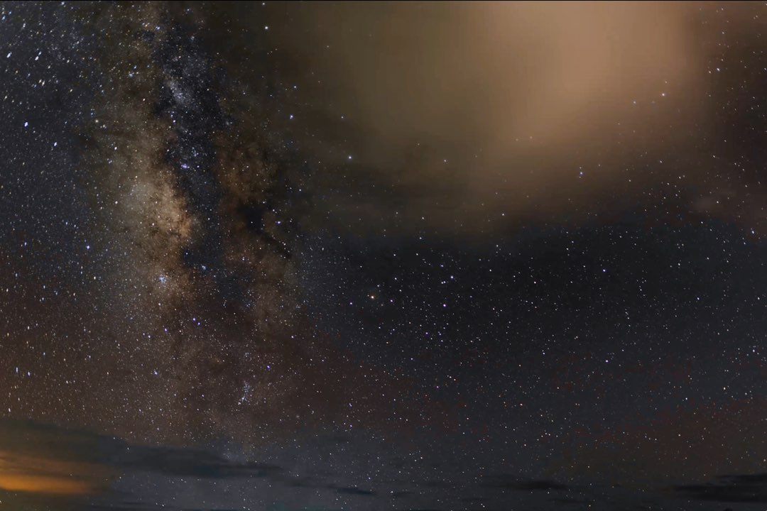西界壮美银河星空 璀璨闪耀如梦如幻
