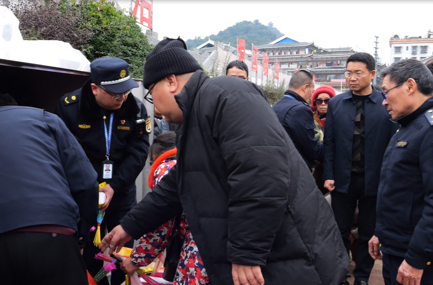 桑植县多部门联合开展烟花爆竹经营领域专项整治