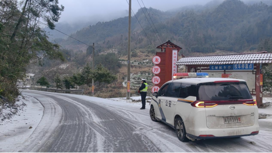 桑植县公安局交通警察大队低温雨雪冰冻天气“两公布一提示”