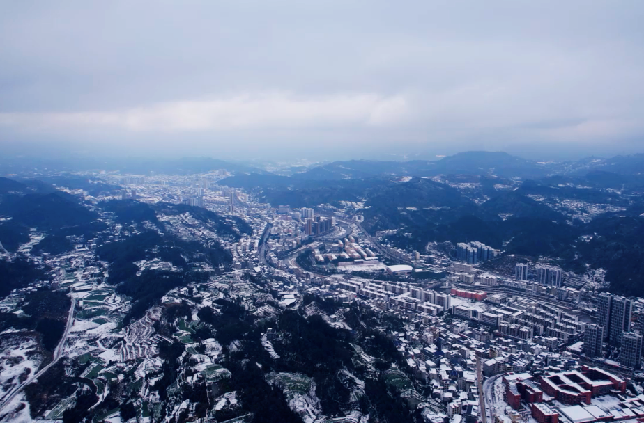 全县总动员，除雪清障保安全进行中