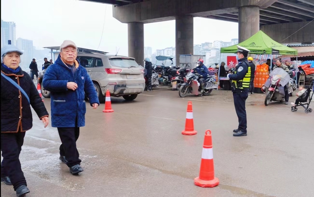 假期我在岗 | 春节交警执勤忙 坚守岗位保畅通