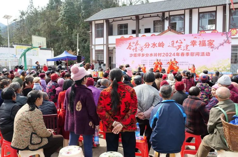 县新阶联到分水岭村开展春季慰问活动