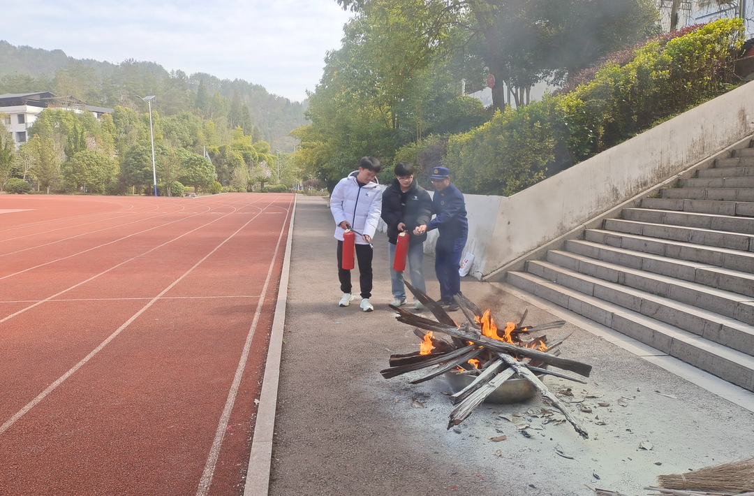 马合口学校：开展消防安全演练 提高师生应急避险能力