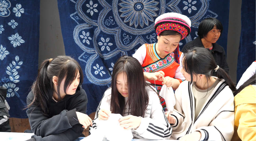 “桃花有约、扎染有你”特色民族文化助力乡村旅游发展