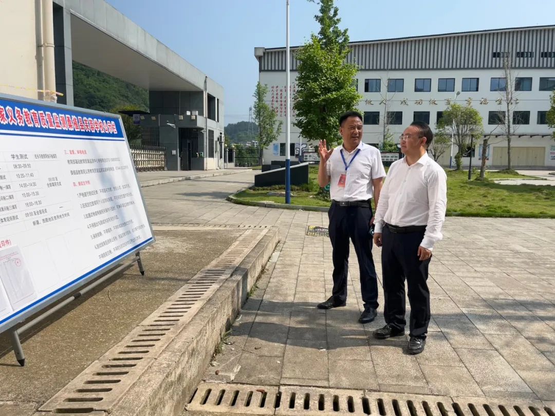 梁高武到桑植县芙蓉学校调研