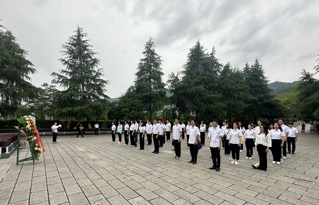中共桑植县委党校第27期中青班到贺龙纪念馆开展党性教育