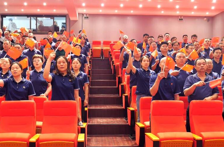 湖南中烟常德卷烟厂党员培训班学员上桑植民歌思政课