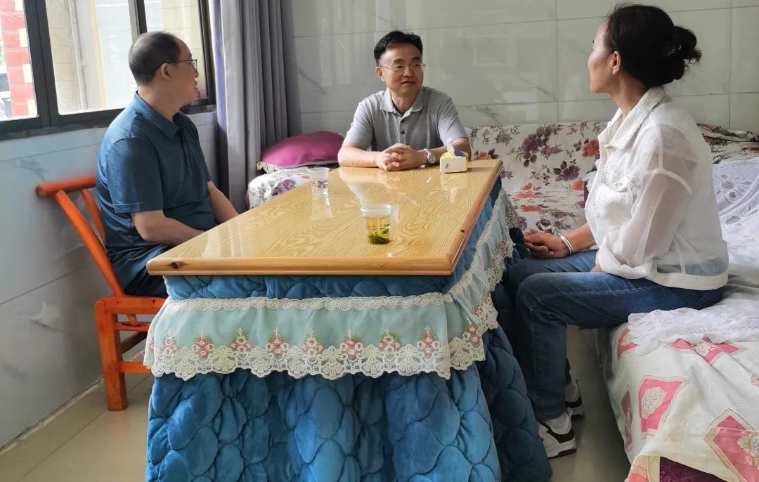 杨绍武到沙塔坪乡走访县人大代表