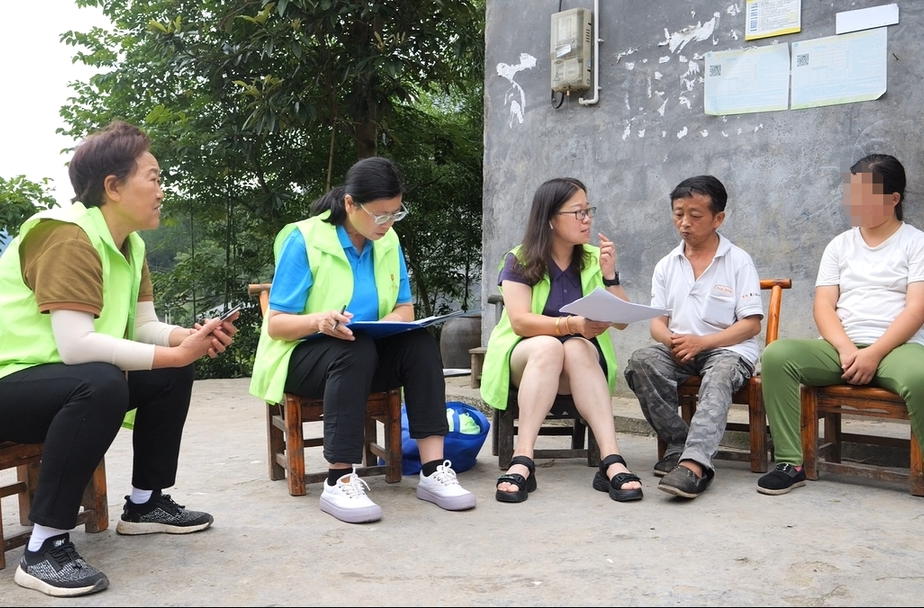 桑植县10帮1爱心协会开展上门走访活动