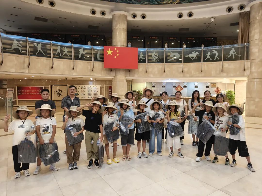 洪家关小学师生代表参加国家奥体中心“与奥运同行”夏令营