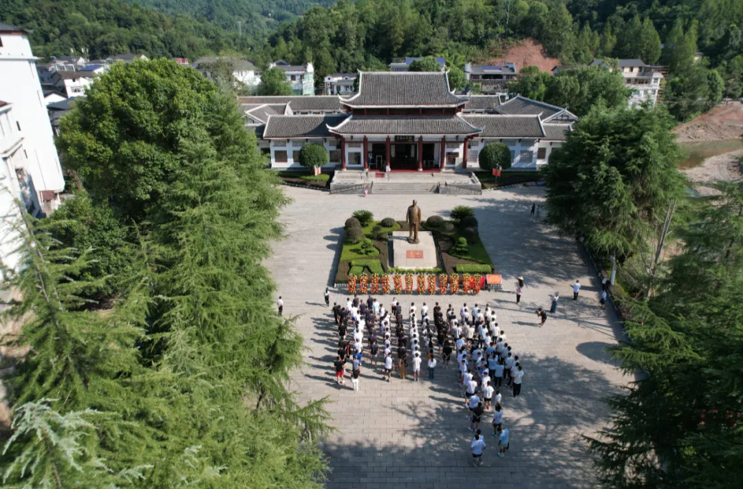 全民运动健身 | 湘鄂边老苏区第二十五届“贺龙杯”篮球赛参赛队在桑开展红色教育活动
